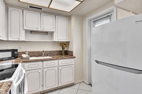 Condo in Boca Raton, Florida, 1 bedroom  № 1189900 - photo 24