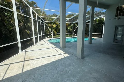 House in Lake Worth, Florida 4 bedrooms, 225.01 sq.m. № 1189862 - photo 26