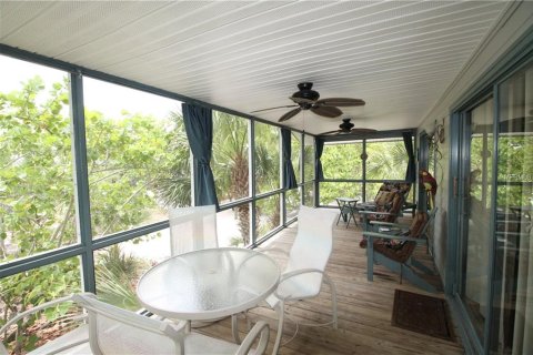 House in Placida, Florida 2 bedrooms, 72.84 sq.m. № 251532 - photo 4