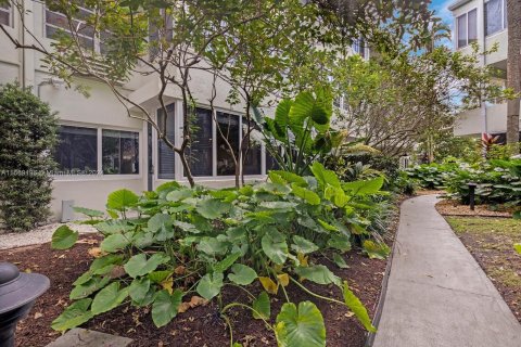 Condo in Fort Lauderdale, Florida, 1 bedroom  № 1391956 - photo 29