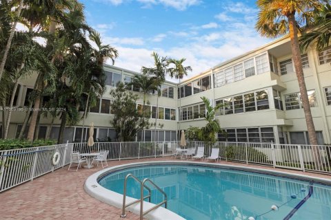 Condominio en venta en Fort Lauderdale, Florida, 1 dormitorio, 57.6 m2 № 1391956 - foto 26