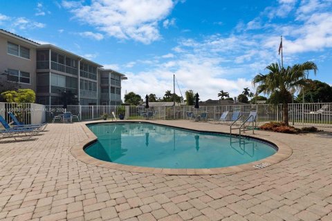 Condo in Fort Lauderdale, Florida, 2 bedrooms  № 1391957 - photo 25