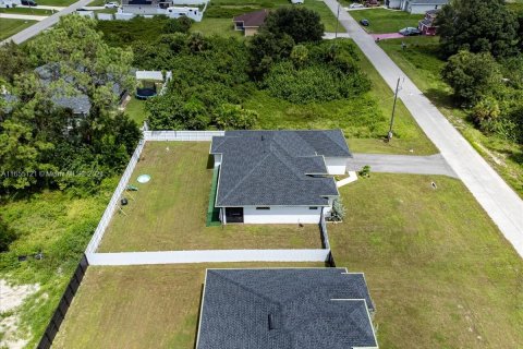 House in Lehigh Acres, Florida 3 bedrooms, 152.73 sq.m. № 1355473 - photo 30