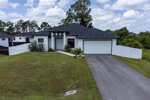 Villa ou maison à vendre à Lehigh Acres, Floride: 3 chambres, 152.73 m2 № 1355473 - photo 1