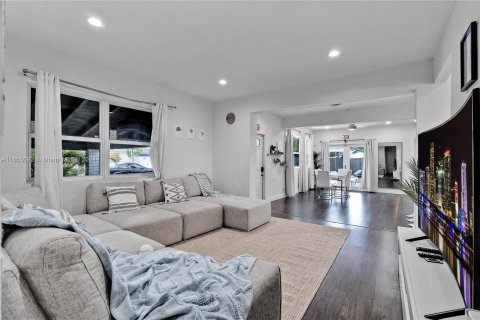 Casa en venta en Hollywood, Florida, 3 dormitorios, 177.91 m2 № 1355474 - foto 13