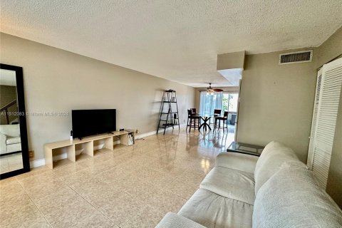 Condo in Deerfield Beach, Florida, 2 bedrooms  № 940570 - photo 3