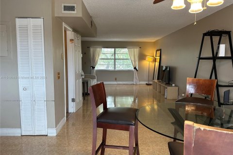 Copropriété à vendre à Deerfield Beach, Floride: 2 chambres, 100.33 m2 № 940570 - photo 13