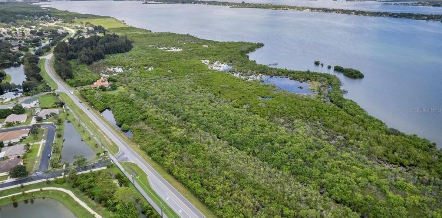 Land in Merrit Island, Florida № 796491