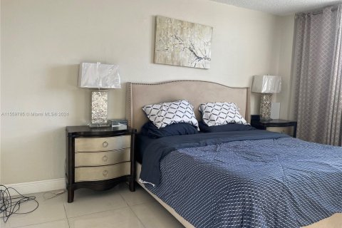 Condo in Sunny Isles Beach, Florida, 1 bedroom  № 1103748 - photo 13