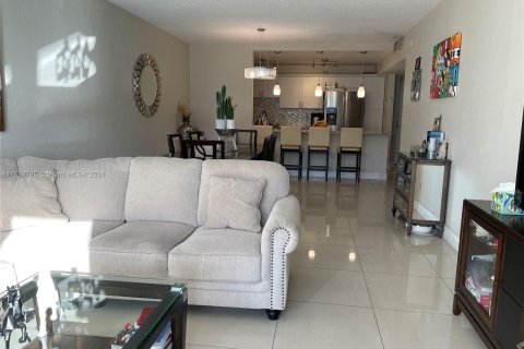 Condominio en venta en Sunny Isles Beach, Florida, 1 dormitorio, 93.37 m2 № 1103748 - foto 12