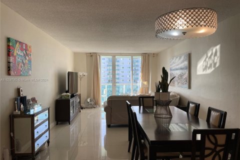 Copropriété à vendre à Sunny Isles Beach, Floride: 1 chambre, 93.37 m2 № 1103748 - photo 9