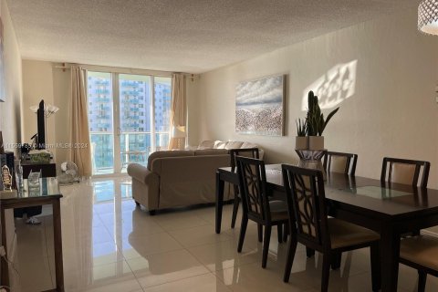 Condominio en venta en Sunny Isles Beach, Florida, 1 dormitorio, 93.37 m2 № 1103748 - foto 7