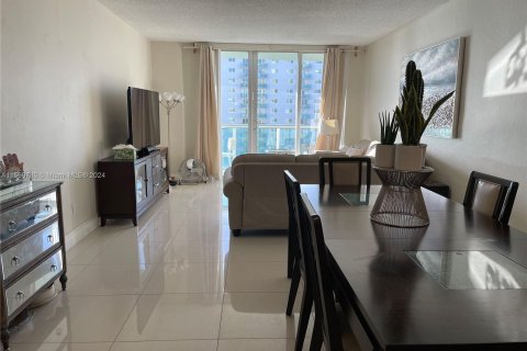 Condominio en venta en Sunny Isles Beach, Florida, 1 dormitorio, 93.37 m2 № 1103748 - foto 8