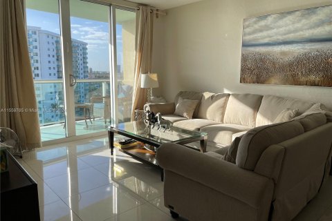 Condo in Sunny Isles Beach, Florida, 1 bedroom  № 1103748 - photo 11