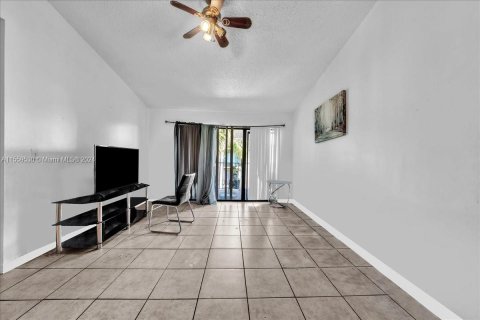 Condominio en venta en Coral Springs, Florida, 3 dormitorios, 117.34 m2 № 1103702 - foto 15