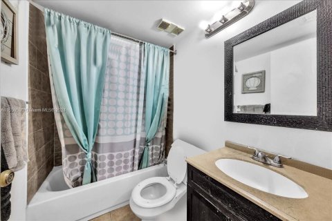 Condominio en venta en Coral Springs, Florida, 3 dormitorios, 117.34 m2 № 1103702 - foto 3