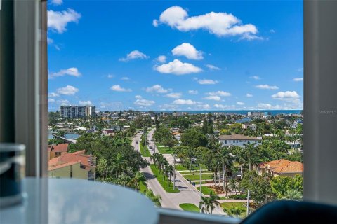 Condo in Treasure Island, Florida, 2 bedrooms  № 1343244 - photo 16