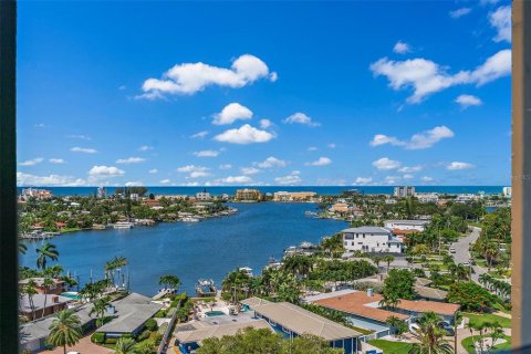 Condo in Treasure Island, Florida, 2 bedrooms  № 1343244 - photo 12