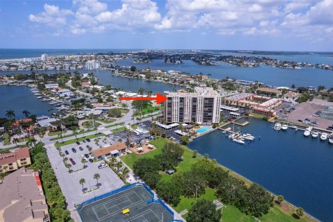 Condo in Treasure Island, Florida, 2 bedrooms  № 1343244 - photo 2