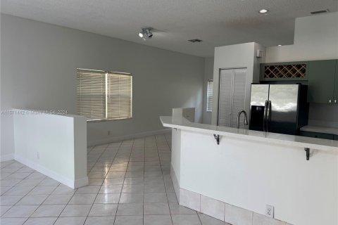 House in Weston, Florida 3 bedrooms, 143.63 sq.m. № 1395077 - photo 6