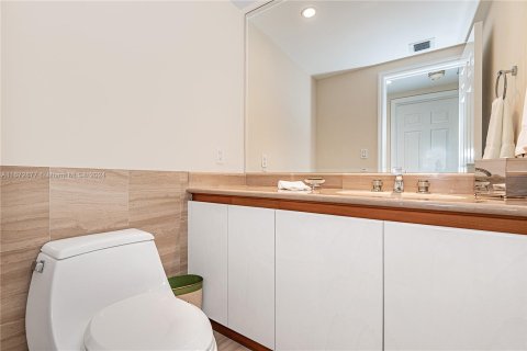 Condo in Miami, Florida, 2 bedrooms  № 1395081 - photo 13