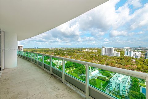 Condo in Miami, Florida, 2 bedrooms  № 1395081 - photo 15