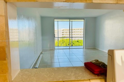 Condominio en venta en Aventura, Florida, 1 dormitorio, 71.35 m2 № 1395083 - foto 24