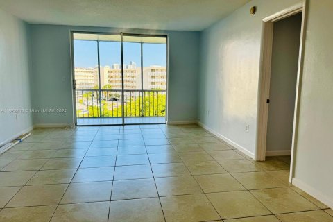 Condominio en venta en Aventura, Florida, 1 dormitorio, 71.35 m2 № 1395083 - foto 19