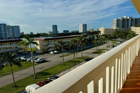 Condo in Aventura, Florida, 1 bedroom  № 1395083 - photo 22