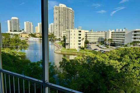 Copropriété à vendre à Aventura, Floride: 1 chambre, 71.35 m2 № 1395083 - photo 9