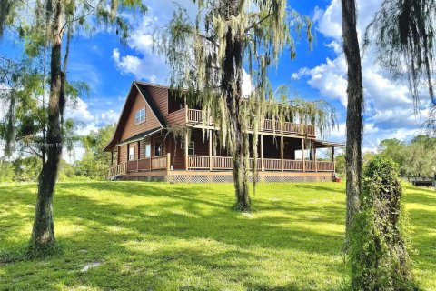 Villa ou maison à vendre à Clewiston, Floride: 3 chambres, 204.38 m2 № 703231 - photo 2