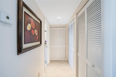 Condo in Fort Lauderdale, Florida, 1 bedroom  № 1011531 - photo 18