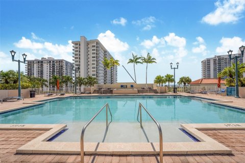 Condo in Fort Lauderdale, Florida, 1 bedroom  № 1011531 - photo 3