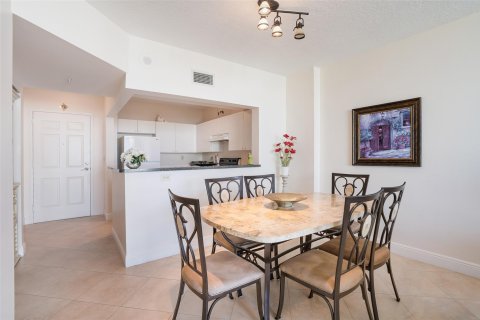 Condo in Fort Lauderdale, Florida, 1 bedroom  № 1011531 - photo 17