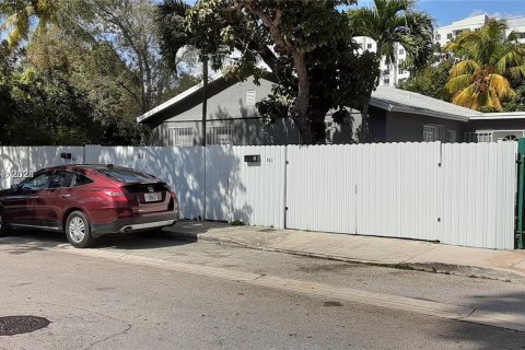 Villa ou maison à vendre à Miami, Floride: 3 chambres, 128.95 m2 № 1376024 - photo 1