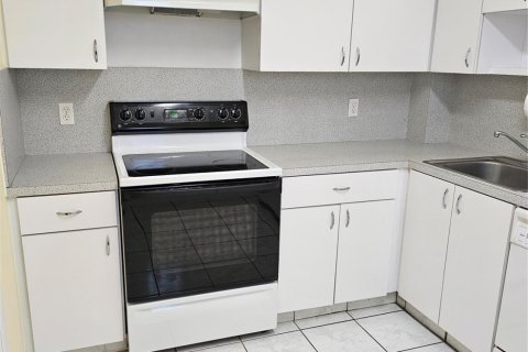 Condo in Pompano Beach, Florida, 2 bedrooms  № 1224463 - photo 18