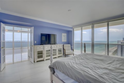Condominio en venta en Hallandale Beach, Florida, 3 dormitorios, 191.84 m2 № 513424 - foto 16