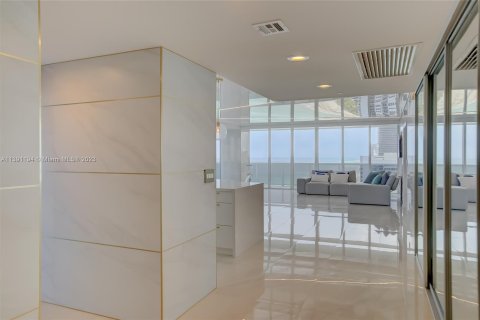 Condominio en venta en Hallandale Beach, Florida, 3 dormitorios, 191.84 m2 № 513424 - foto 13