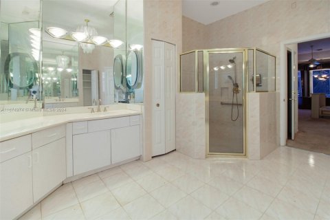 Casa en venta en Coral Springs, Florida, 5 dormitorios, 315.87 m2 № 1398346 - foto 17