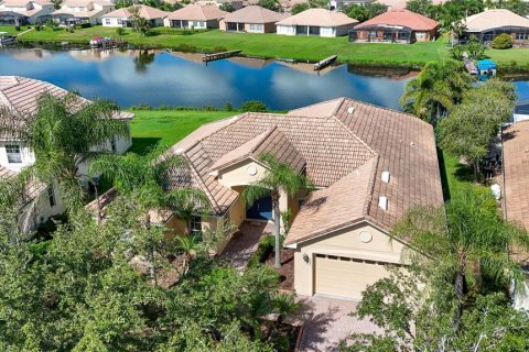 Villa ou maison à vendre à Kissimmee, Floride: 4 chambres, 245.54 m2 № 1349467 - photo 2