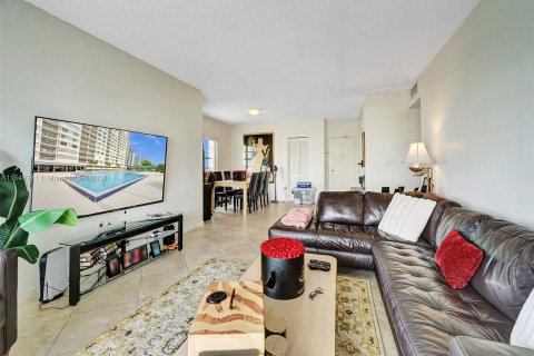 Condo in Sunny Isles Beach, Florida, 2 bedrooms  № 1080956 - photo 8