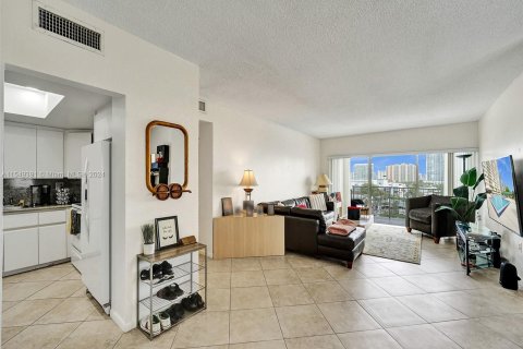 Condominio en venta en Sunny Isles Beach, Florida, 2 dormitorios, 125.42 m2 № 1080956 - foto 6