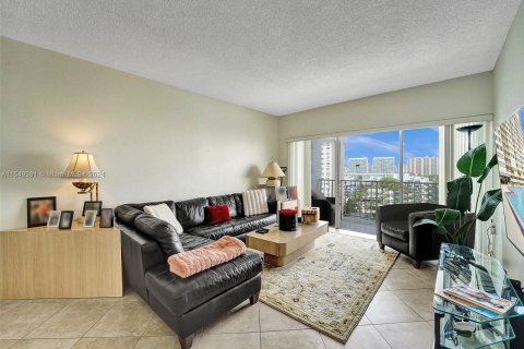 Condo in Sunny Isles Beach, Florida, 2 bedrooms  № 1080956 - photo 11