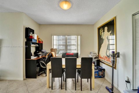 Copropriété à vendre à Sunny Isles Beach, Floride: 2 chambres, 125.42 m2 № 1080956 - photo 16