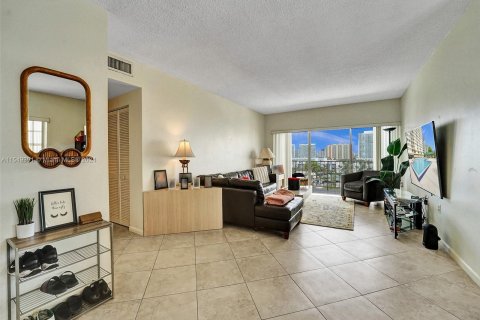 Copropriété à vendre à Sunny Isles Beach, Floride: 2 chambres, 125.42 m2 № 1080956 - photo 12