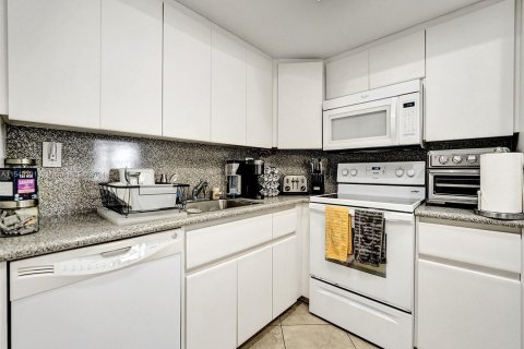 Condo in Sunny Isles Beach, Florida, 2 bedrooms  № 1080956 - photo 24