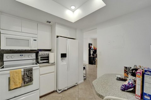 Copropriété à vendre à Sunny Isles Beach, Floride: 2 chambres, 125.42 m2 № 1080956 - photo 23