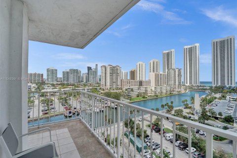 Condo in Sunny Isles Beach, Florida, 2 bedrooms  № 1080956 - photo 29