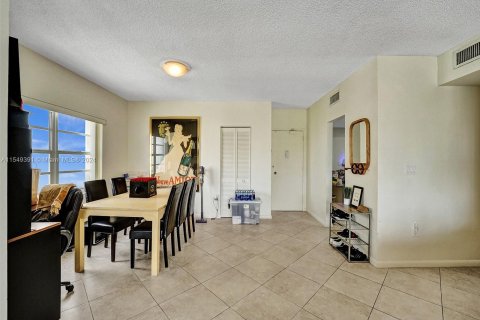 Copropriété à vendre à Sunny Isles Beach, Floride: 2 chambres, 125.42 m2 № 1080956 - photo 13