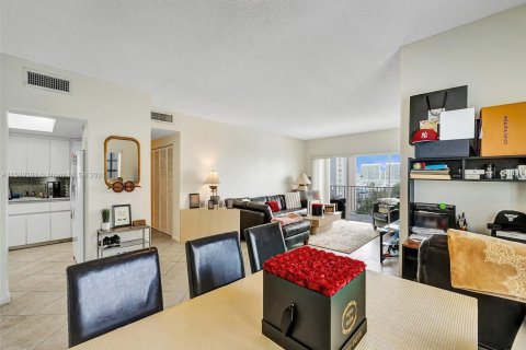 Copropriété à vendre à Sunny Isles Beach, Floride: 2 chambres, 125.42 m2 № 1080956 - photo 7